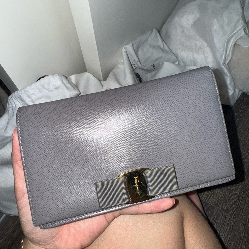 Salvatore Ferragamo Mini Vara Bow WOC - Urban Grey